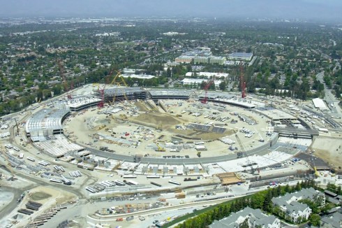 apple-campus-2-construction-drone-video-cupertino-norman-foster-designboom-01-818x545